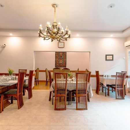 Vip House Hotel Peshawar Buitenkant foto