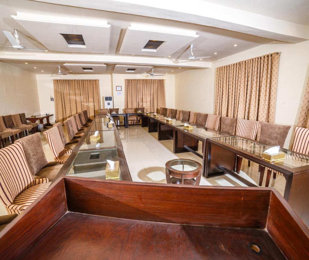 Vip House Hotel Peshawar Buitenkant foto