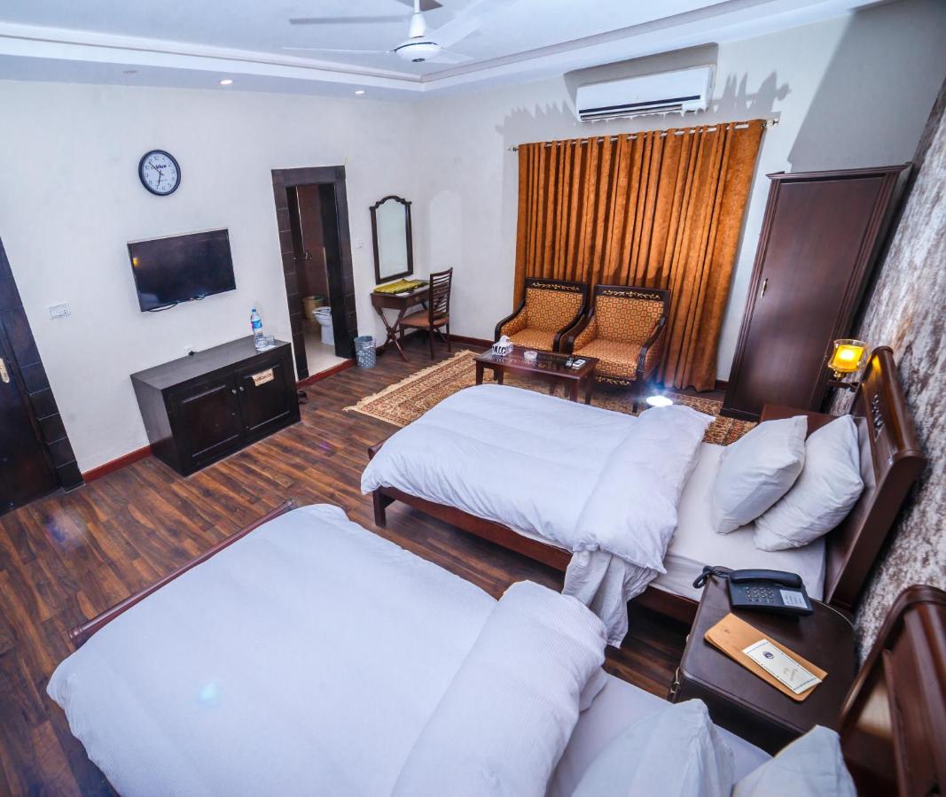 Vip House Hotel Peshawar Buitenkant foto
