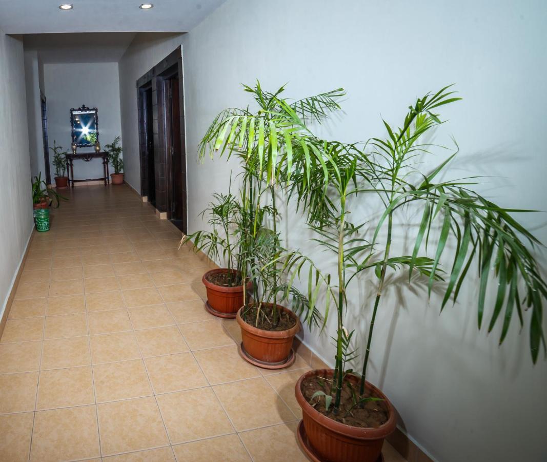 Vip House Hotel Peshawar Buitenkant foto