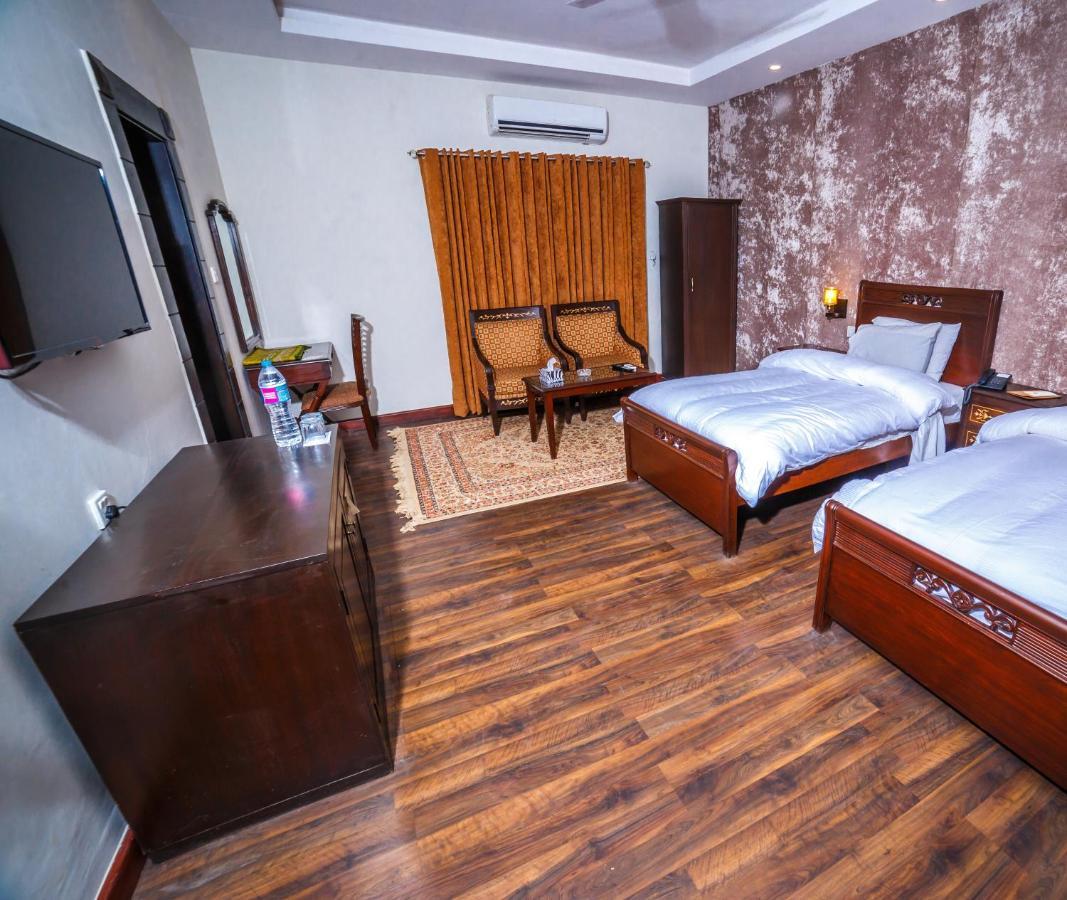 Vip House Hotel Peshawar Buitenkant foto