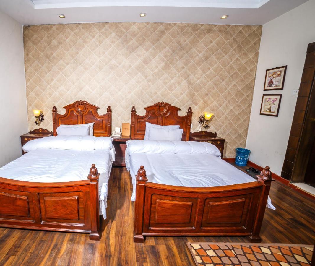 Vip House Hotel Peshawar Buitenkant foto