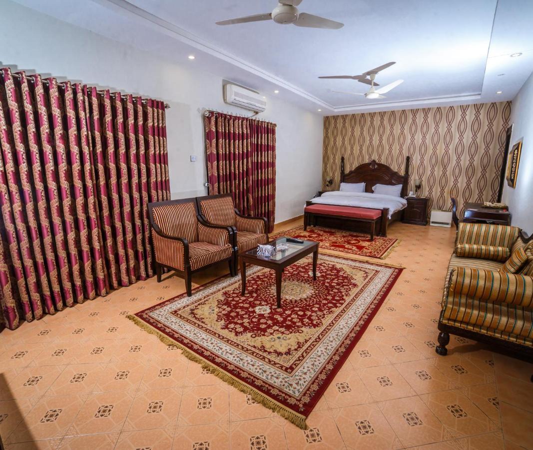 Vip House Hotel Peshawar Buitenkant foto