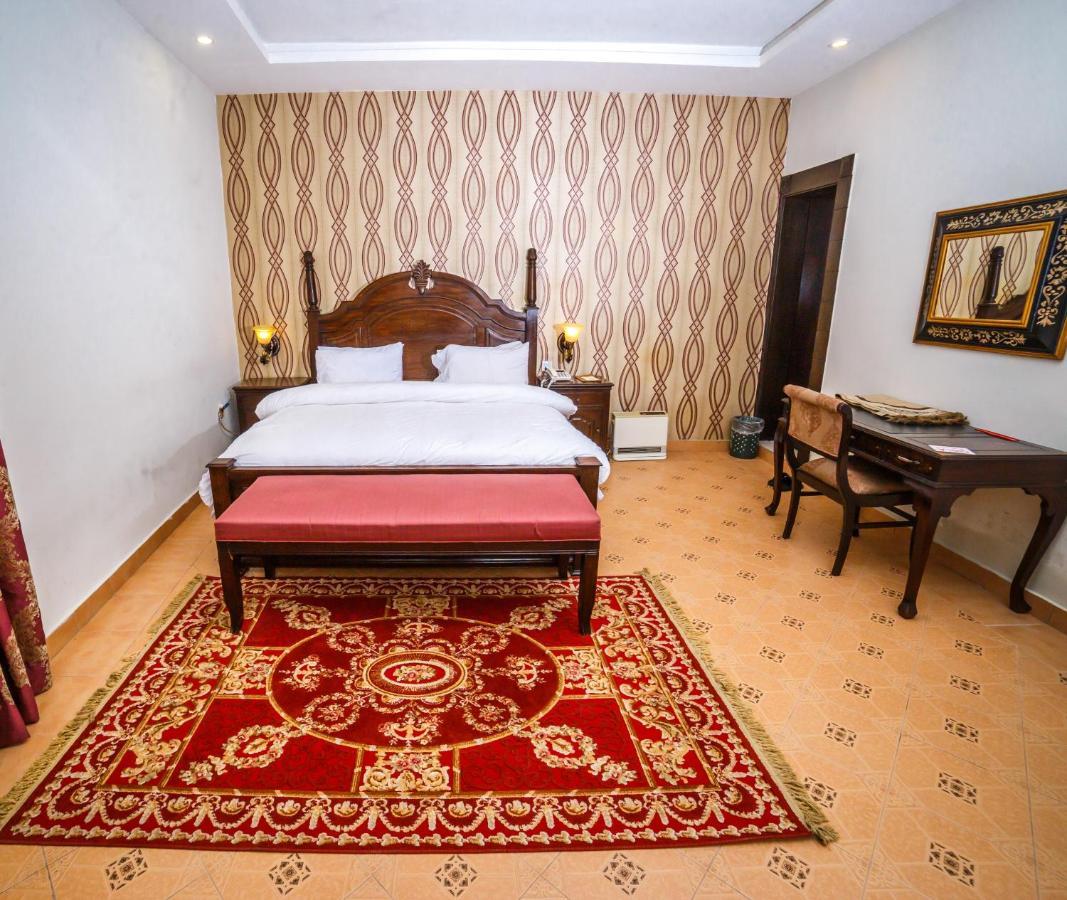 Vip House Hotel Peshawar Buitenkant foto