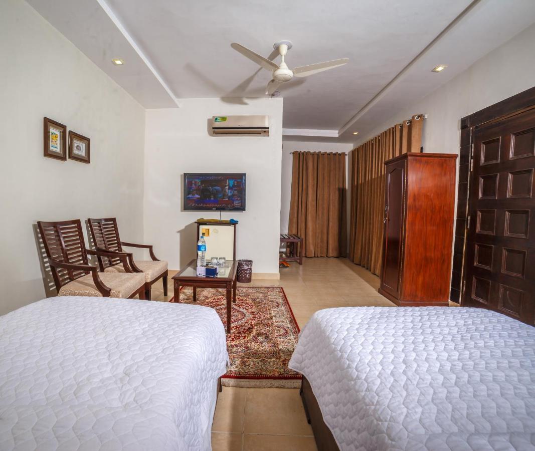 Vip House Hotel Peshawar Buitenkant foto