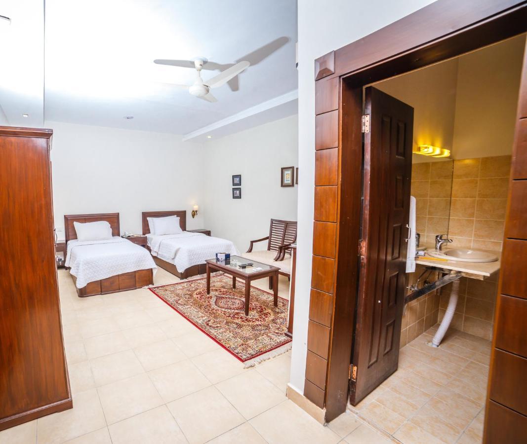 Vip House Hotel Peshawar Buitenkant foto