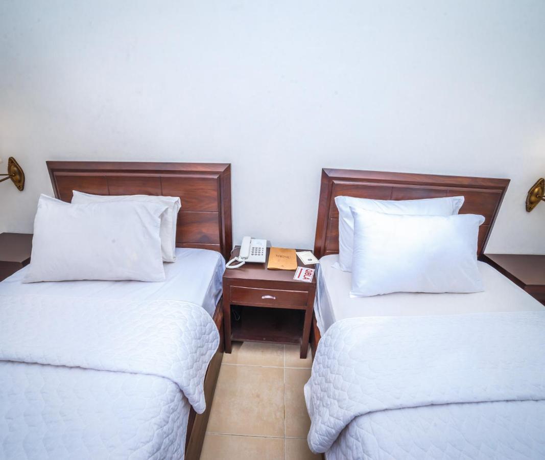 Vip House Hotel Peshawar Buitenkant foto