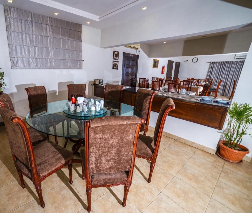 Vip House Hotel Peshawar Buitenkant foto