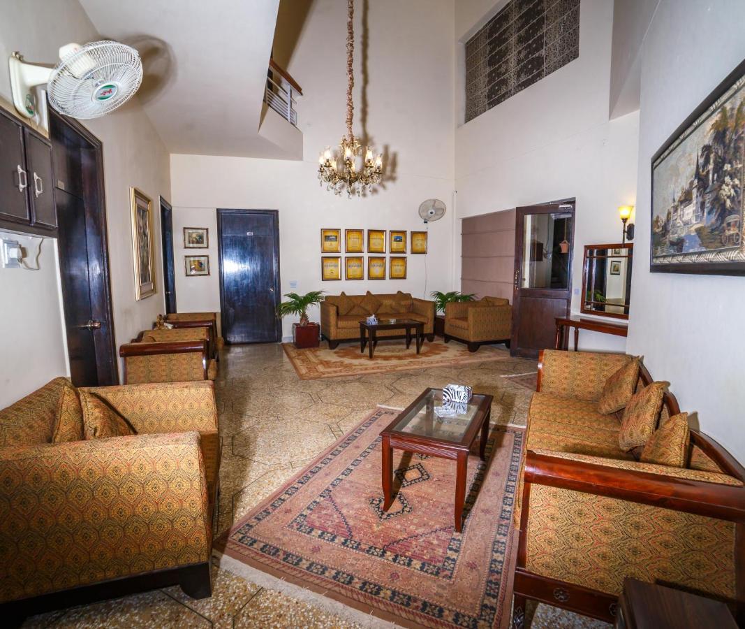 Vip House Hotel Peshawar Buitenkant foto