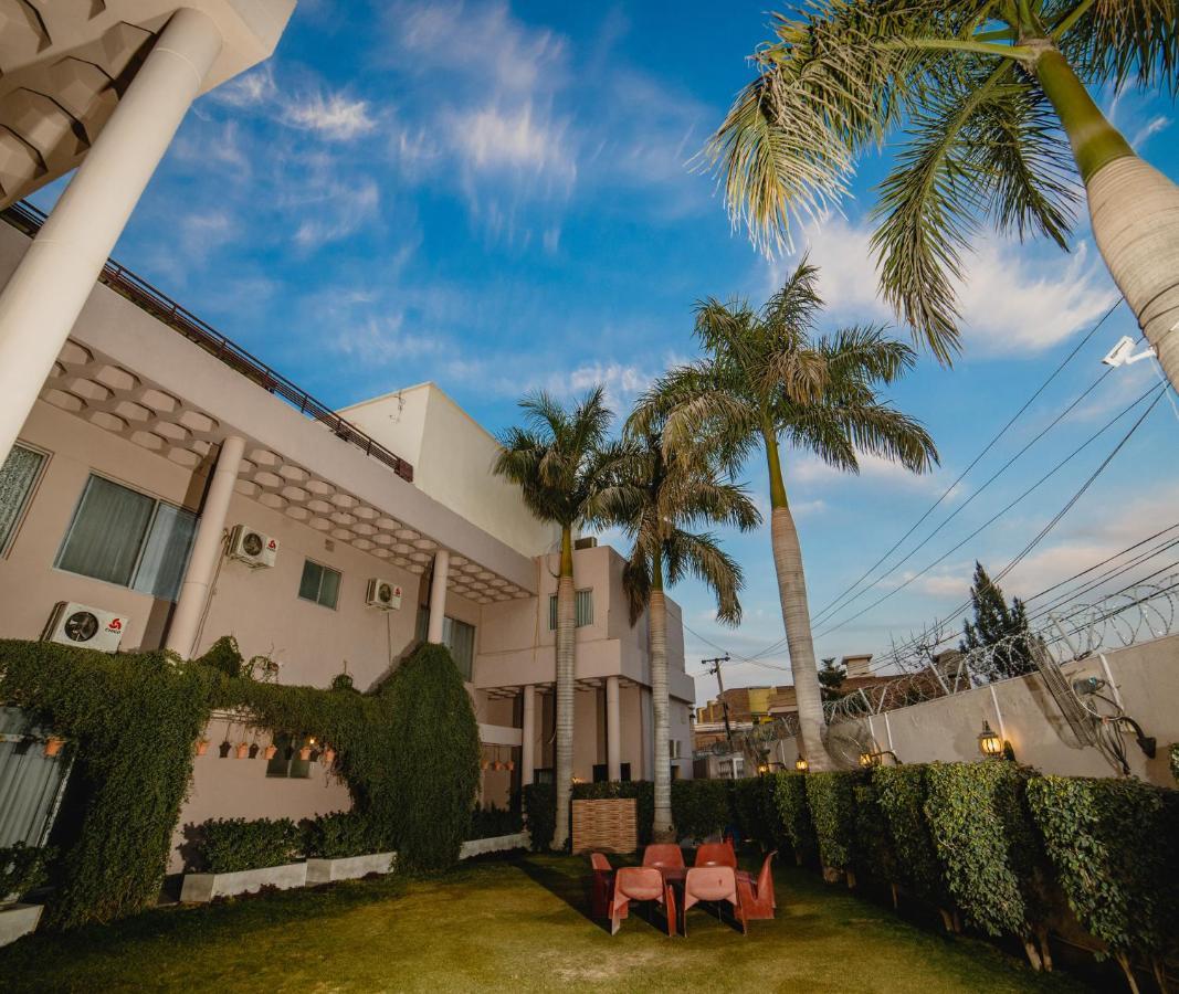 Vip House Hotel Peshawar Buitenkant foto