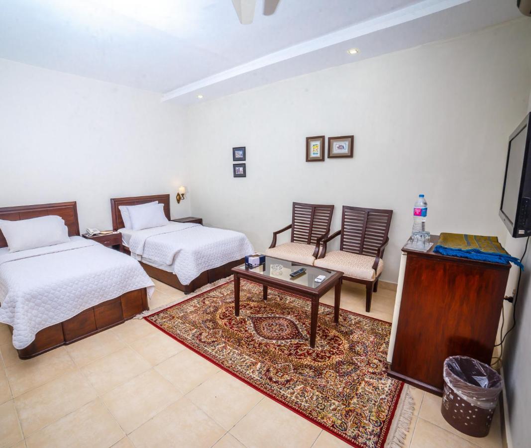 Vip House Hotel Peshawar Buitenkant foto