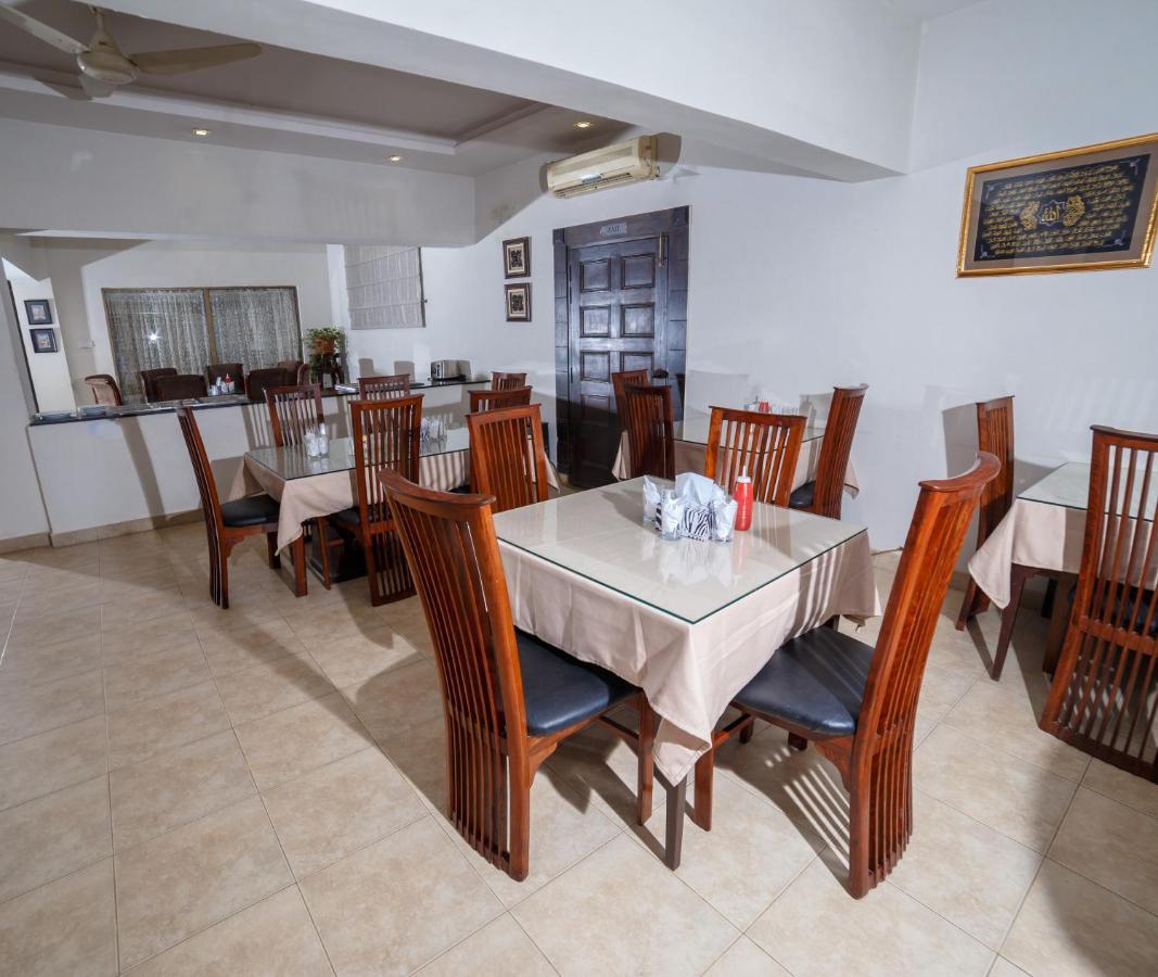 Vip House Hotel Peshawar Buitenkant foto