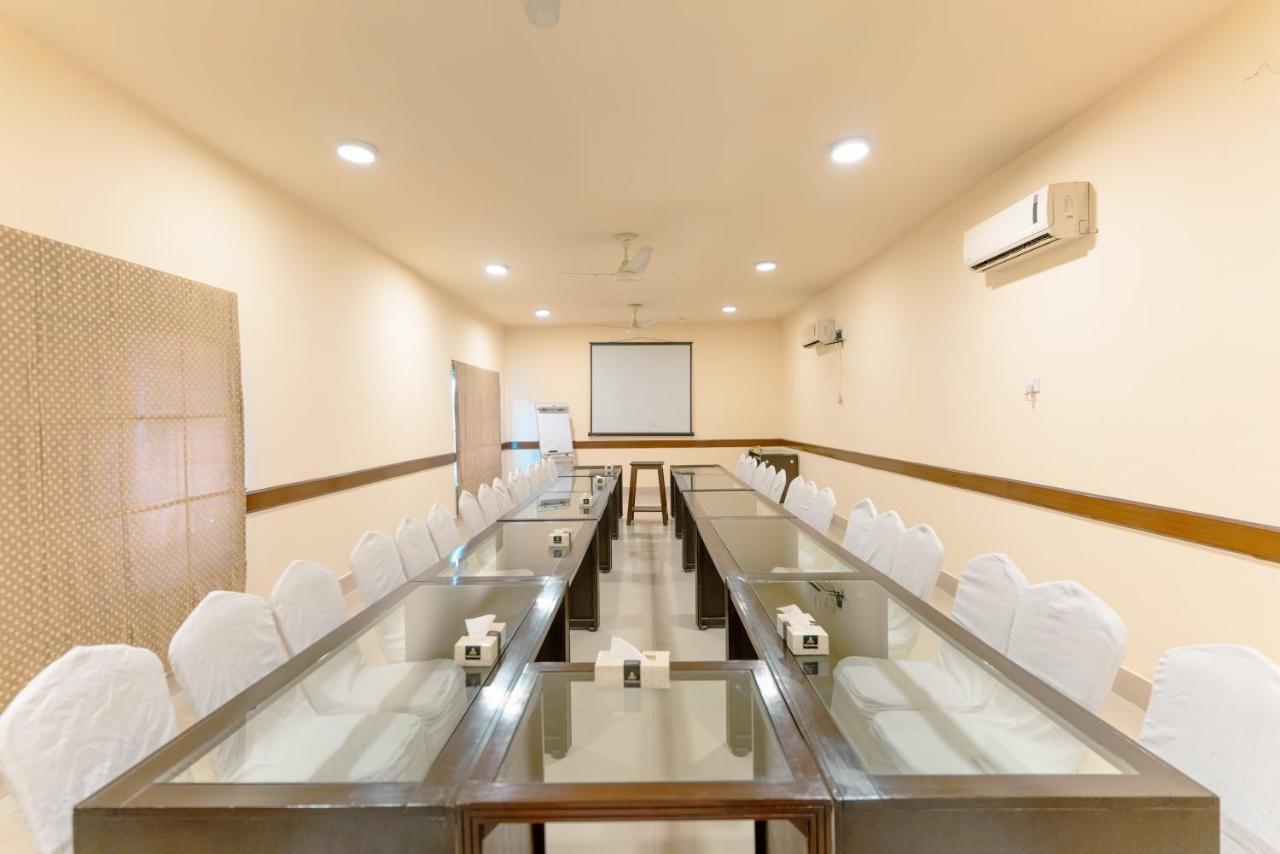 Vip House Hotel Peshawar Buitenkant foto