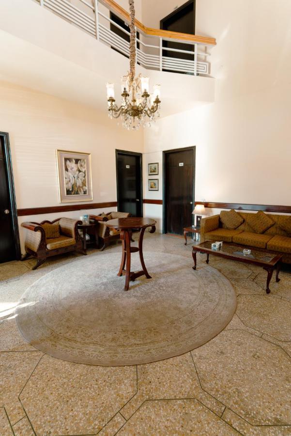 Vip House Hotel Peshawar Buitenkant foto