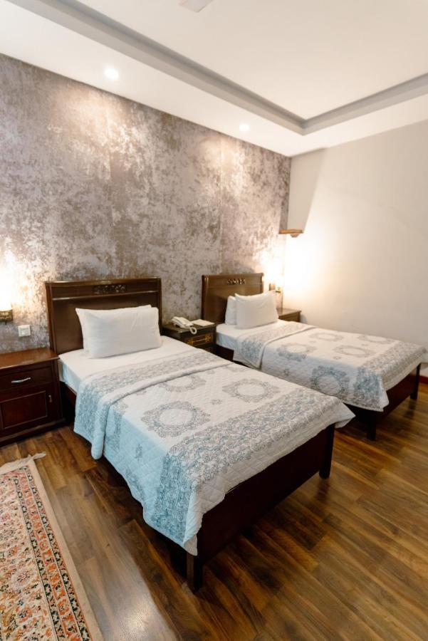 Vip House Hotel Peshawar Buitenkant foto