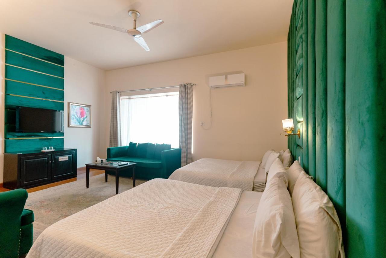 Vip House Hotel Peshawar Buitenkant foto