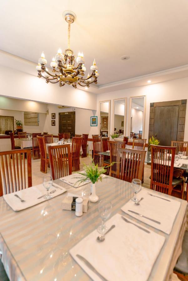 Vip House Hotel Peshawar Buitenkant foto