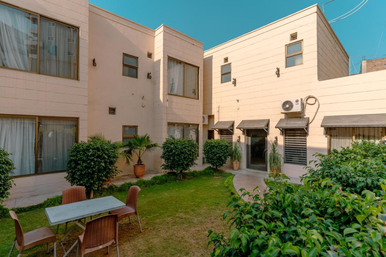 Vip House Hotel Peshawar Buitenkant foto