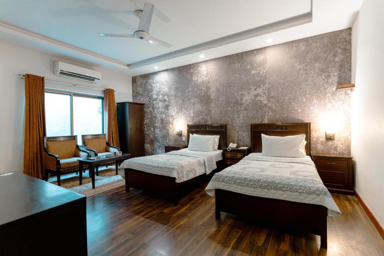 Vip House Hotel Peshawar Buitenkant foto