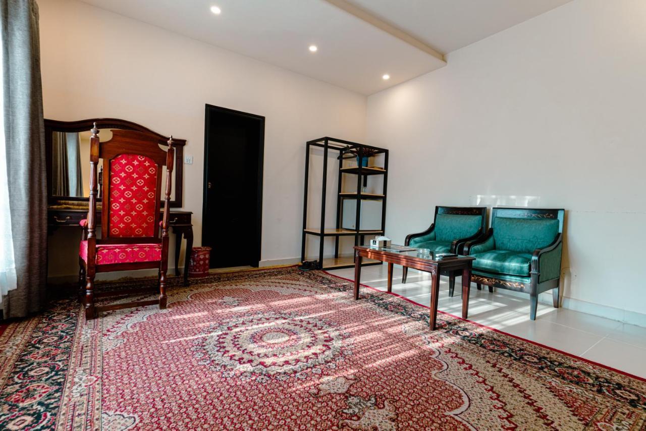 Vip House Hotel Peshawar Buitenkant foto