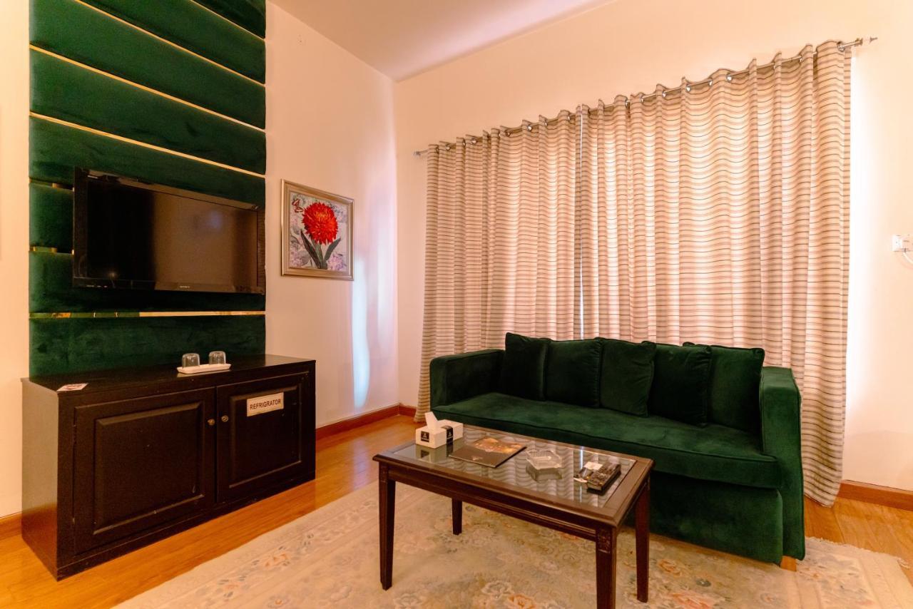 Vip House Hotel Peshawar Buitenkant foto